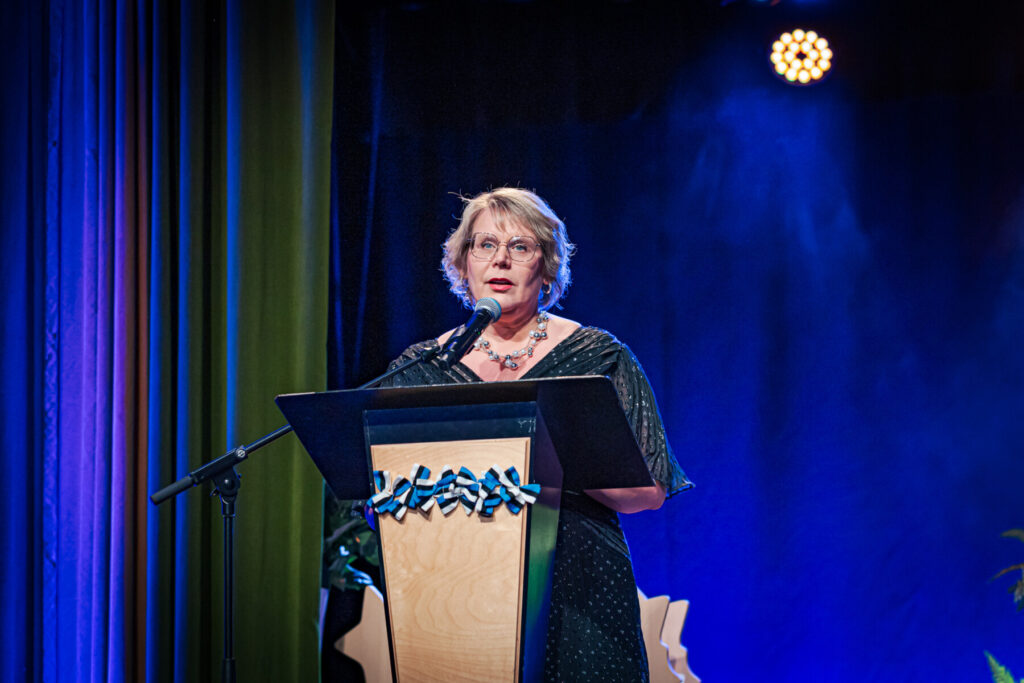 Rõuge vallavolikogu esimees Kerli Kõiv Eesti Vabariigi 108. aastapäeval Rõuge rahvamajas. Foto: Birgit Pettai